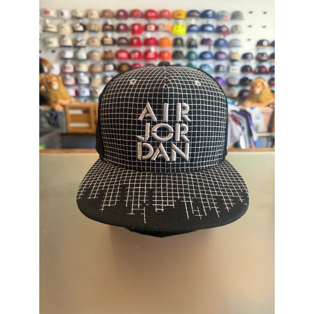 Air Jordan Jumpman Hat Black Snapback Chicago Skyline
